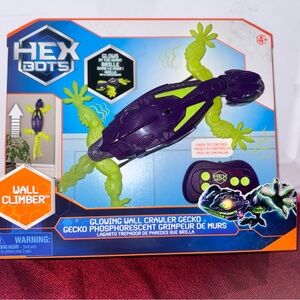 Hexbug Glowing Wall Crawler Gecko Toy